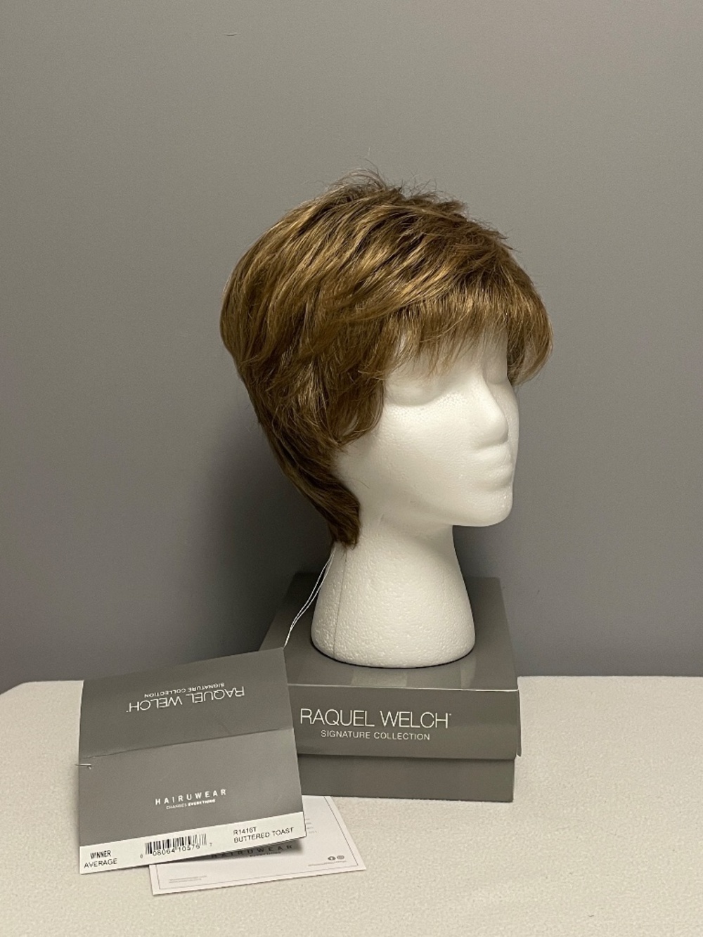 Rachel Welch Wig, Winner, Buttered Toast, Average, New with Tags - Picture 2 of 9